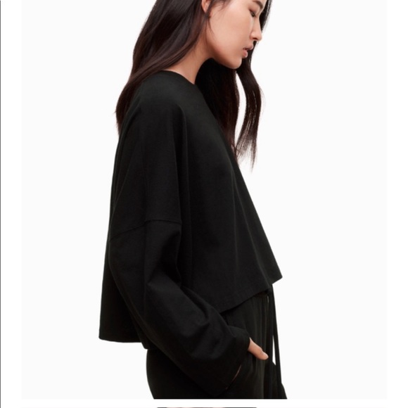 The group babaton black 3/4 sleeve crop tee. Wide crop fit.  Size med - Picture 2 of 7